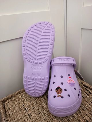 Crocs Lila Talla 38-39 con Jibbitz