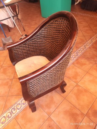 Butaca de mimbre y madera