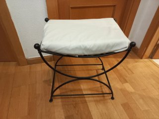 Taburete de forja negro y blanco