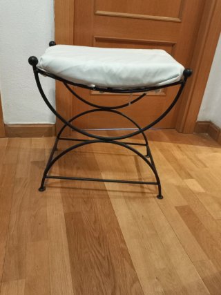 Taburete de forja negro y blanco