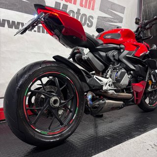 Ducati Streetfighter V2