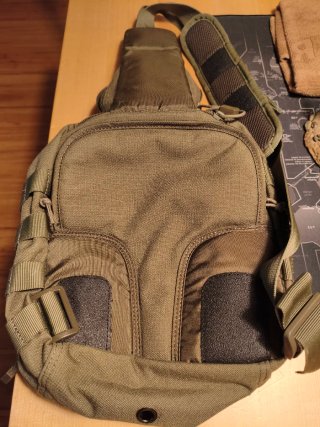 5.11 MOAB 6 Bolso Cruzado Negro y Verde.