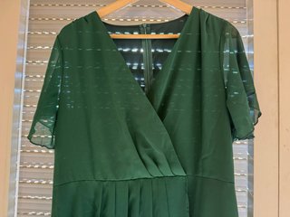 Vestido verde fiesta/invitada nuevo sin estrenar