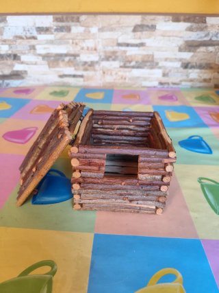 Casita de madera para ardilla