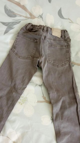 Lote 4 pantalones vaqueros niño Zara