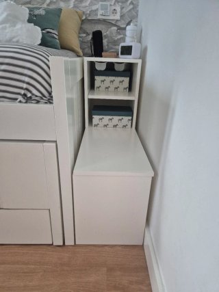 Cama nido con 2 mesitas de noche