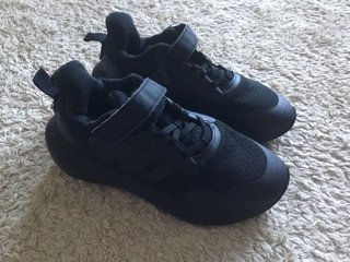 Zapatillas Adidas Talla 35 negras.