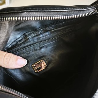 Riñonera Guess Negra Mujer