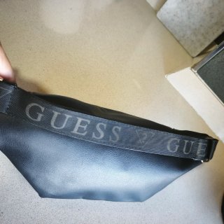 Riñonera Guess Negra Mujer