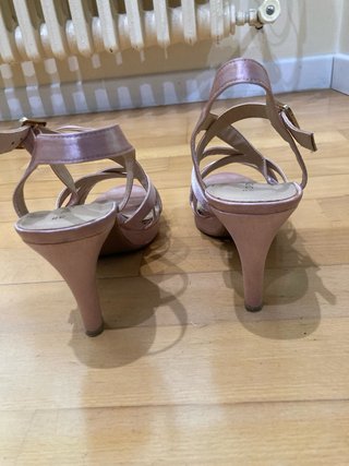 Sandalias de tacón rosa