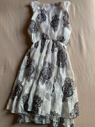 Vestido blanco y negro