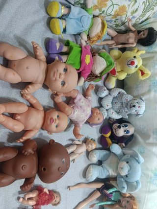 Lote muñecos bebés y peluches