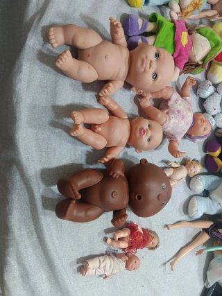 Lote muñecos bebés y peluches