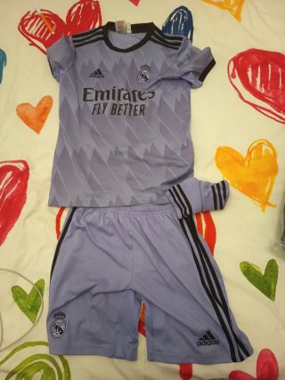 Conjunto Real Madrid Adidas Morado talla 10/12