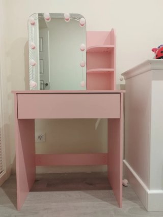 Tocador infantil rosa con espejo y luces