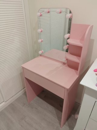 Tocador infantil rosa con espejo y luces