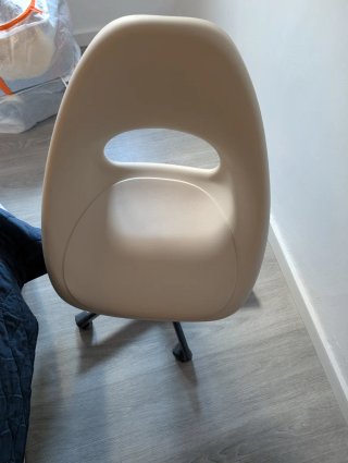 Silla de oficina Ikea beige con ruedas