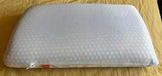 Almohada viscoelástica con funda de malla