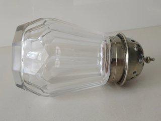 Dispensador de cristal y metal