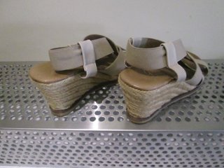 SANDALIAS DE CUÑA CON SUELA DE ESPARTO NUMERO 35