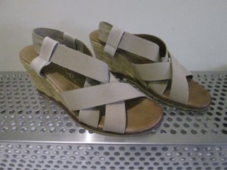 SANDALIAS DE CUÑA CON SUELA DE ESPARTO NUMERO 35