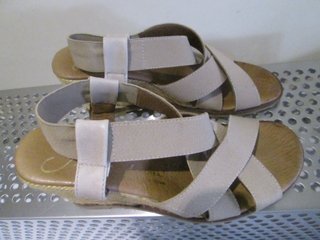 SANDALIAS DE CUÑA CON SUELA DE ESPARTO NUMERO 35