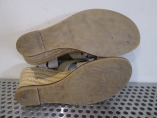 SANDALIAS DE CUÑA CON SUELA DE ESPARTO NUMERO 35