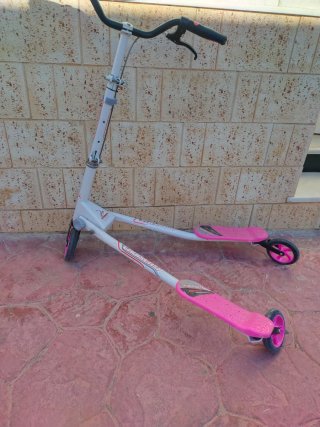 Patinete 3 ruedas blanco y fucsia