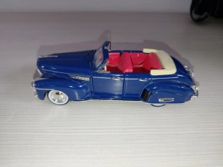Raro Modellino Buick Roadmaster Convertible 1/24
