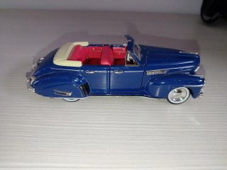Raro Modellino Buick Roadmaster Convertible 1/24