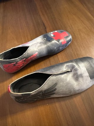 Zapatos mujer grises y rojos