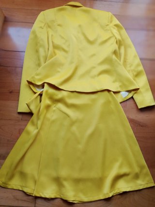 Traje Carola Falgas Chaqueta y Falda Amarillo