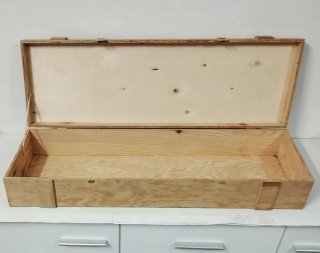 CAJA DE MADERA ALARGADA RÚSTICA