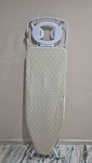 Tabla de planchar profesional plegable.