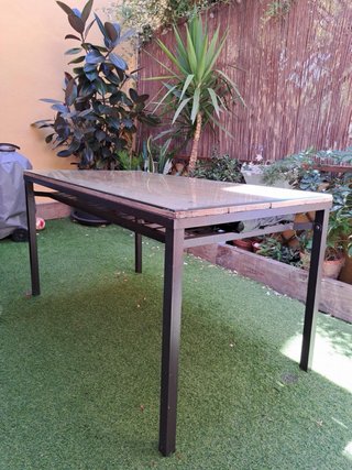 Mesa de comedor con 4 sillas