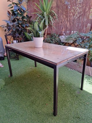 Mesa de comedor con 4 sillas