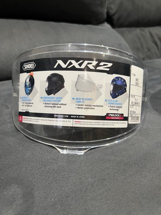 Casco Shoei NXR 2 Amarillo fluor/Negro/Blanco.