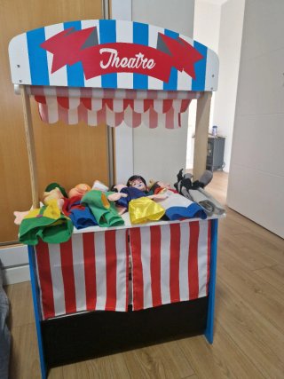 Teatro de madera / tienda de supermercado