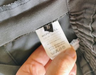 Pantalón gris corto La Asunción talla 16