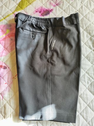 Pantalón gris corto La Asunción talla 16