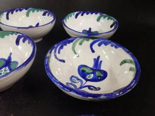 Gran conjunto de cuencos de cerámica granadina