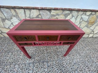 Mueble recibidor madera tallada coral.