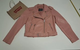 Cazadora Rockera Levi's Rosa, sin estrenar, nueva.