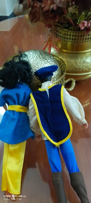 Pareja de muñecos de cuento