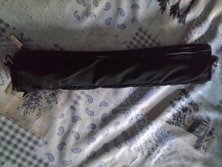 Flauta dulce blanca con funda negra
