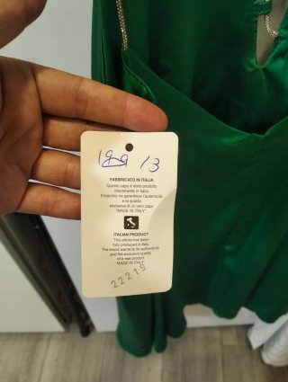 Vestido verde com detalhes de strass