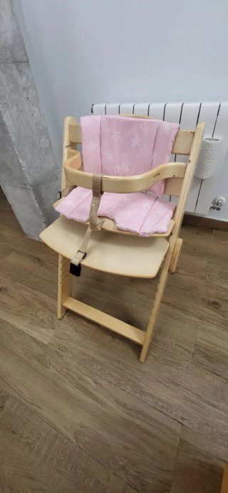 Trona evolutiva madera y textil rosa