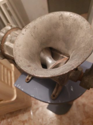 Máquina antigua para hacer embutidos