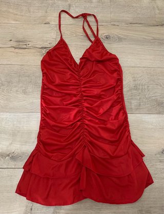 Vestido lencero rojo con volantes
