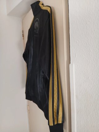 Chaqueta Adidas Negra y Dorada orijinal bordados